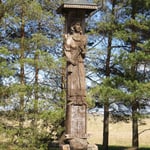 Immer wieder gibt es schöne Schnitzwerke zu bewundern.