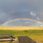 Doppelter Regenbogen nach einem Gewitter.