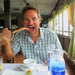 Meeresfrüchte gibt es zu günstigen Preisen fast überall. Pit liebt Tintenfisch vom Grill sehr.