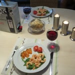 Wenn wir mal wieder eine Küche haben, geniesst Bea das Kochen und Anrichten.