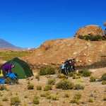 Hier lässt sich einigermassen windgeschützt zelten.