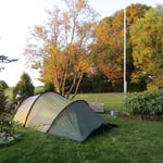 Wir zelten in einem privaten Garten.