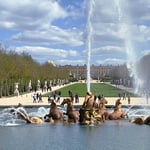 Nach einigen windig-kalten Tagen in Paris und einem lohnenden Besuch von Versailles reisen wir als Backpacker Richtung Indischer Ozean in die Wärme.