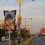 Der König ist immer und überall präsent.