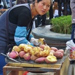 Strassenküchen verkaufen heisse Kartoffeln . . .