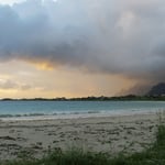 Hohe Wolkentürme um Mitternacht.
