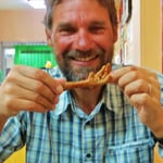 Eine Delikatesse, gibt aber nicht viel her. Hühnerbein gekocht.