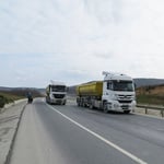 Viel LKW-Verkehr nach Kemerburgaz.