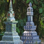 Urnengräber werden oft auch auf privatem Grund errichtet.