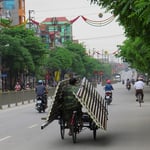 Unglaublich, was alles auf Rädern transportiert wird.