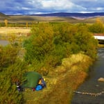 Windgeschützter Zeltplatz am Rio Bote.