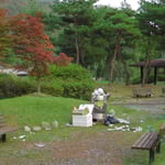 Der Zeltplatz im kleinen Park nahe der Strasse ist nicht gerade das Gelbe vom Ei.