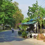 Auf kleinen Strassen durch kleine Dörfer.