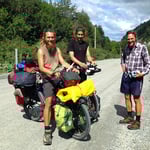 Florian, vorne, ist seit fast sechs Jahren mit dem Fahrrad unterwegs. Er fährt mit seinem Kumpel Jakob nach Norden.