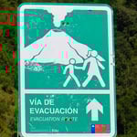 Evakuierungsweg bei einem Vulkanausbruch. Die Menschen hier leben mit dieser ständigen Gefahr.