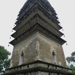 Eine grosse Pagode nahe Leshan.