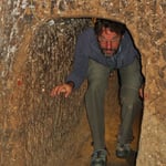 Die Verbindungsgänge sind sehr eng und niedrig.