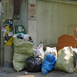 Abfallentsorgung in unserem Quartier. Müll trennen ist hier kein Thema.