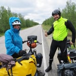 Mikael, eine Finne, schenkt uns ein Rücklicht für die langen Tunnels zum Kap.