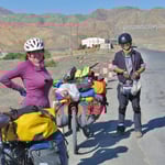 Nach Ürümqi treffen wir Li, der seit eineinhalb Jahren sein Heimatland bereist.