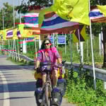 Fahnenschmuck zum Geburtstag des Königs oder über das ganze Jahr? Wir wissen es nicht.