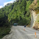An der Strasse wird ständig gebaut. 