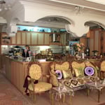 Die Kueche, einfach riesig, zuerst dachte ich es sei die Rezeption eines Hotels..