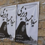 Was schreibt sie wohl? Und was ist da wohl geschrieben?