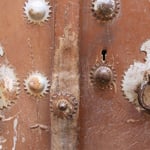 Tuerklingel, die linke fuer Maenner, die rechte fuer Frauen...