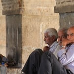 Waehrend der Mittagshitze ist jeder Schatten willkommen!