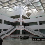 Der Innenhof des einsam, verlassenen, Kuechenlosem und selbstverstaendlich ueberteuertem Hotel...