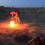 Wolfgang weiss Rat und zaubert ein Feuer zur Abschreckung jeglicher Tierarten...