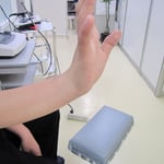 マッサージにより掌屈　背屈がすぐにできるようになる　保存療法　国分寺こみね鍼灸整骨院