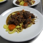 daube de sangliers servie avec ses tagliatelles