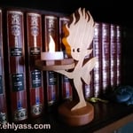 Fée en bois de genevrier sur socle en sapelli