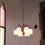 1982年から2013年まで礼拝堂で使用されていたシャンデリア照明、礼拝堂の照度確保のために多灯の装飾過剰気味のものを使用していた（Y社製の既製品）