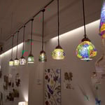 ラップスのモザイクガラスランプは光り方が美しい