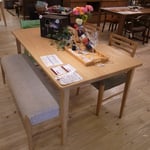 ダントツの人気。ソリッドダイニングセット。イエコオリジナル