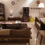 ウォールナット材の落ち着いたブラウンカラーは高級感があります