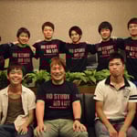 ２日目終了後、NoStudyNoLifeのTシャツでロビーでのワンショット