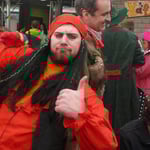 Yeah, Mann! Geili Farb vo Halstuch bi däm Gnom!