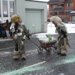 Konfetti werden aufgetankt