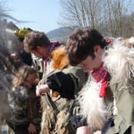 Lass uns ausreichend Konfetti haben und viele junge, nette Dinger aufs Gnomenbett kriegen, Amen!