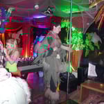 Wir zeigen auf der Homepage nur die ersten beiden Bilder dieser Serie mit Hundert Fotos!