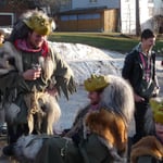 Ouuhh, häsch gseh, wiä elegant dä Umzugsschäf cha umästoh! Dä Hüftknick!