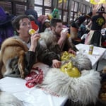 und einen Schluck zu trinken