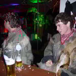 Nächste Station, Ghecko-Bar, der Schnuppergnom kontrolliert, ob sein ausgeschüttetes grosse Bier im Tschüttelichaschte bereits wieder getrocknet ist