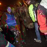 im Getümmel - das Wetter schreckte die Zuschauenden nicht ab