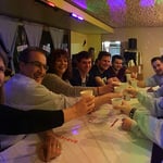 Die Gnomen stossen auf Geburi-Kindli Pirmin an - der wird Augen über die Rechnung machen....