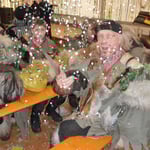 Ob er die Konfetti gleich selber schlucken will?